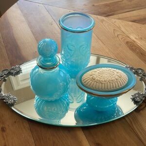 Avon Bristol Bule collection  with soap New never used  amazing condition